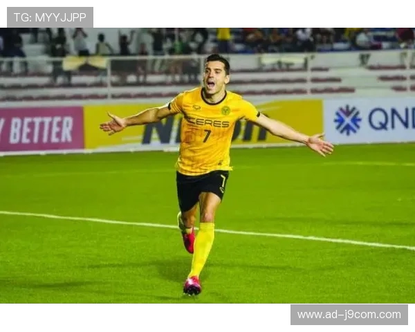 双层吸汗足球袜套打造舒适透气体验助力球场持久稳健表现