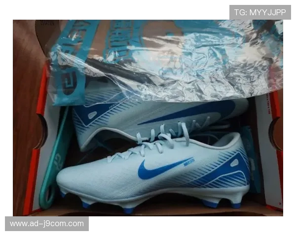 曲线足球C27：突破传统设计，赋予运动鞋全新性能与舒适体验